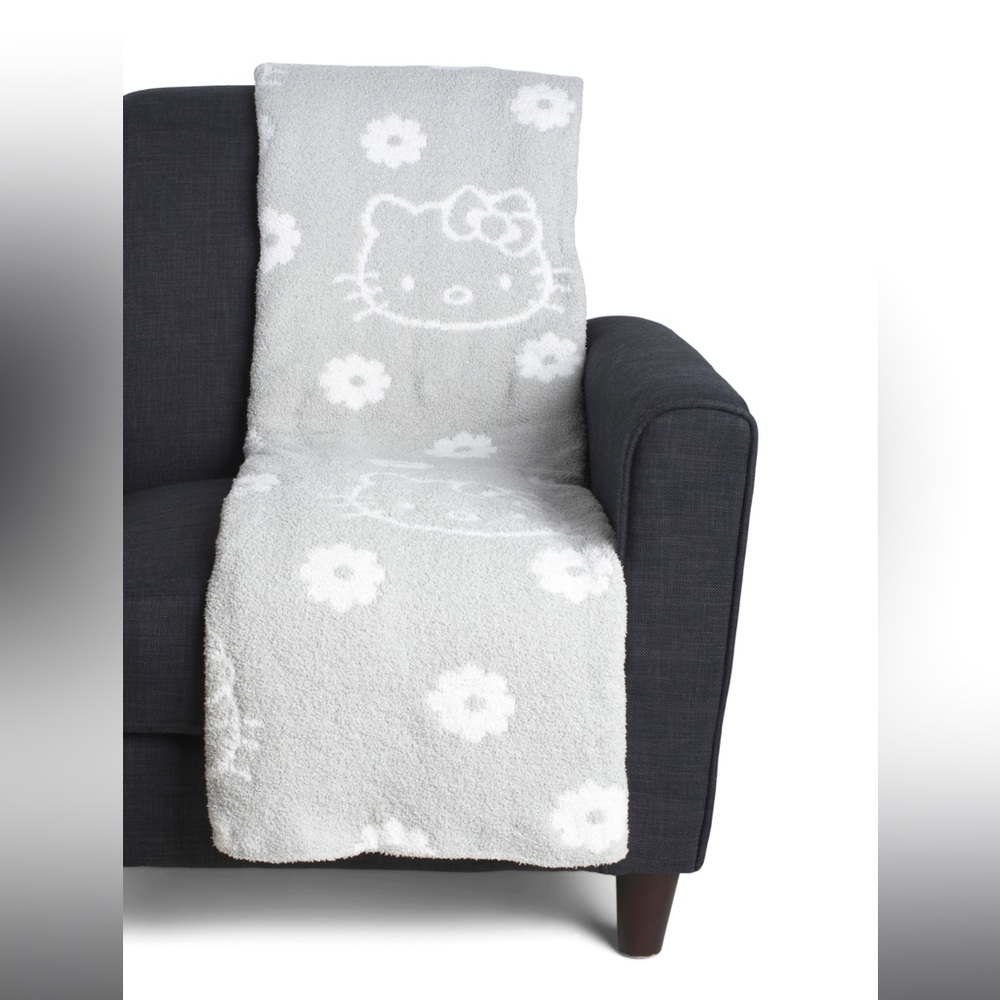 NWT Hello Kitty super soft throw blanket